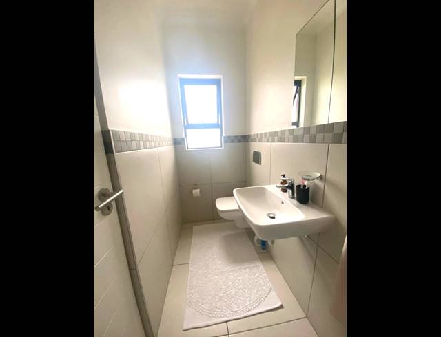 2 BEDROOM APARTMENT FOR SALE IN UMHLANGA CENTRAL